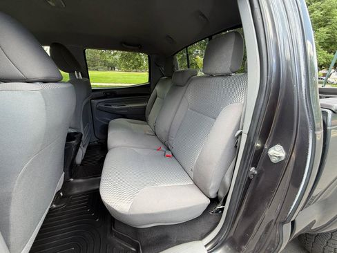 Used 2015 Toyota Tacoma 4x4 Double Cab w/ SR5 Package image 18