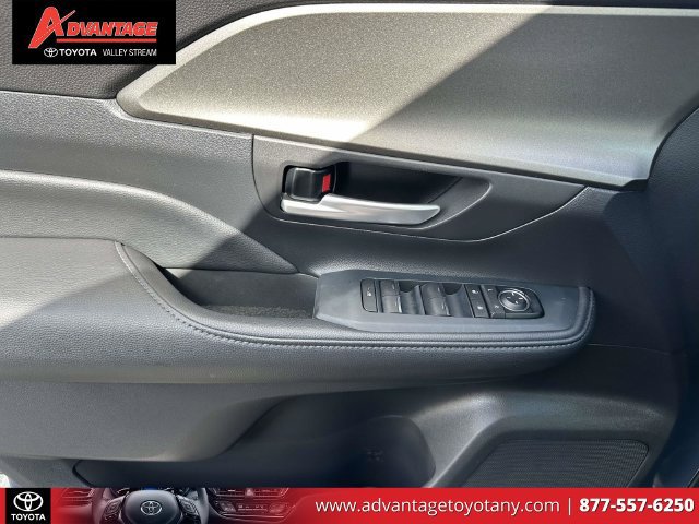 Certified 2025 Toyota Grand Highlander AWD image 22