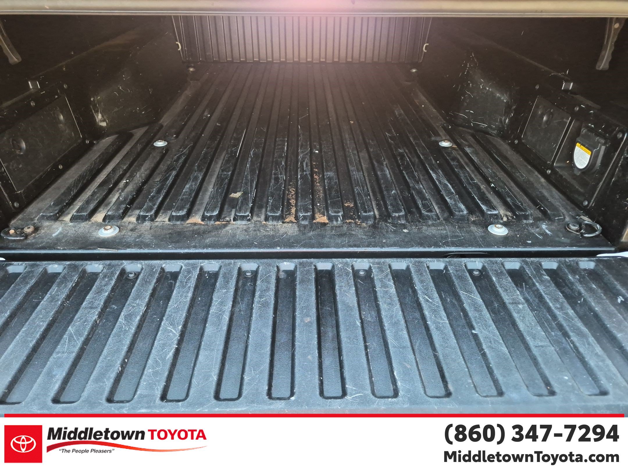 Used 2015 Toyota Tacoma 4x4 Access Cab V6 w/ TRD Sport Package image 29