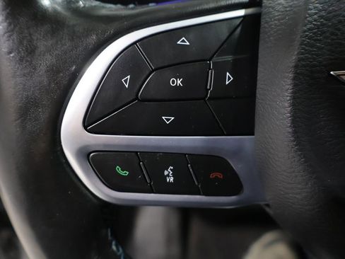 Used 2021 Chrysler Pacifica Touring-L image 29