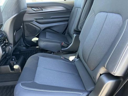 New 2025 Jeep Grand Cherokee L Laredo image 16