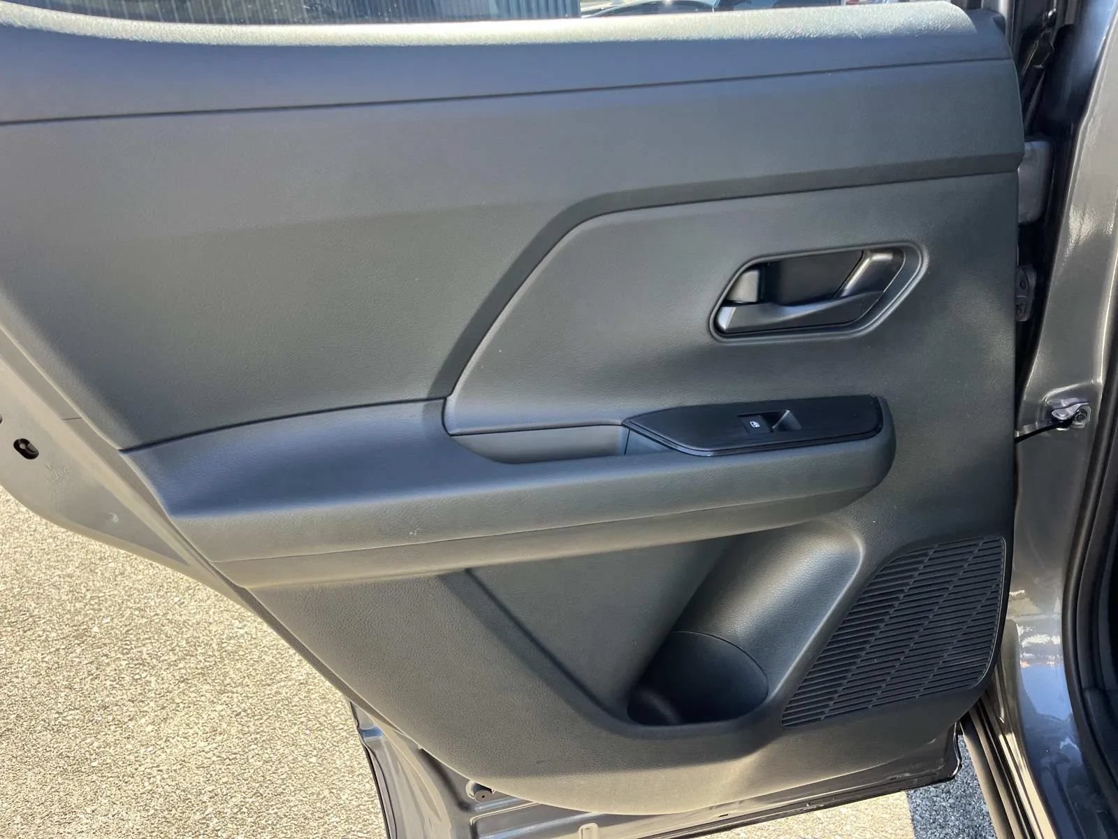 Used 2025 Nissan Kicks S AWD/4WD image 17
