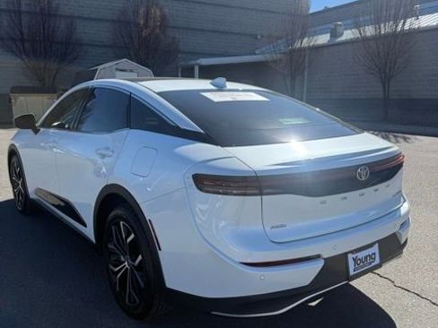 Used 2023 Toyota Crown XLE image 8