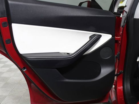 Used 2021 Tesla Model Y Long Range image 21