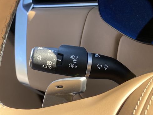 Used 2023 Land Rover Range Rover Long Wheelbase SE image 27