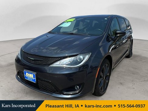 Used 2019 Chrysler Pacifica Touring Plus FWD image 1