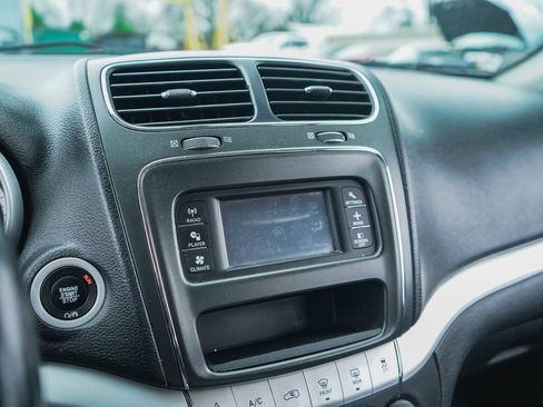 Used 2020 Dodge Journey SE w/ SE Popular Equipment Group image 23