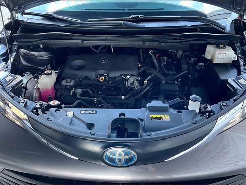Used 2021 Toyota Sienna LE image 28
