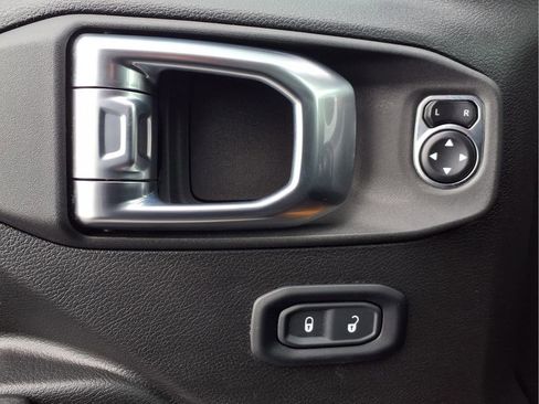 Used 2024 Jeep Wrangler Unlimited Sport AWD/4WD image 19