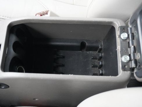 Used 2005 Chrysler Sebring Limited w/ Electronics Convenience Group image 10