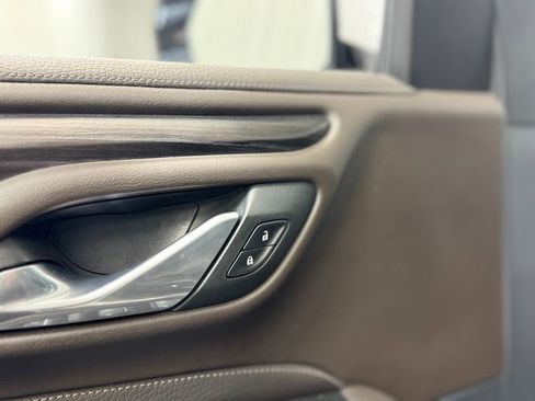 Used 2022 GMC Yukon XL Denali RWD image 9