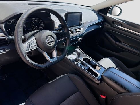 Used 2023 Nissan Altima 2.5 SV FWD image 6