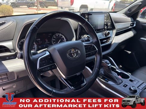Used 2021 Toyota Highlander XSE AWD/4WD image 16