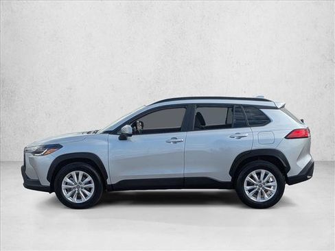 Used 2023 Toyota Corolla Cross LE image 9