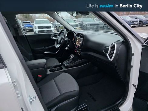 Certified 2025 Kia Soul LX w/ LX Technology Package image 11