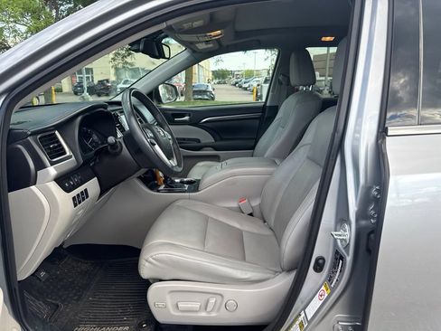 Used 2016 Toyota Highlander Limited Platinum AWD/4WD image 8