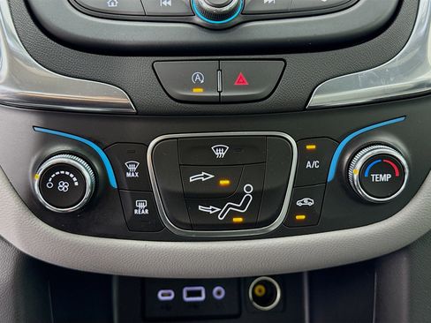 Used 2023 Chevrolet Equinox LS FWD image 15