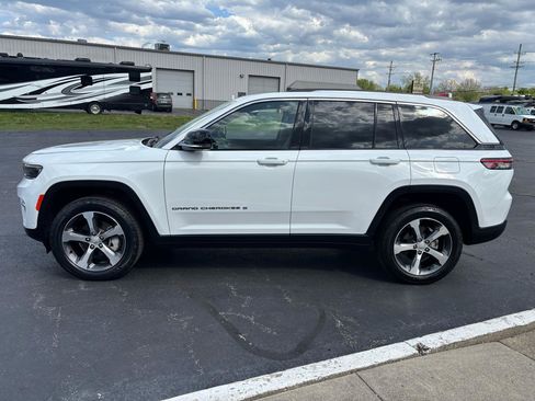 Used 2023 Jeep Grand Cherokee Limited w/ Luxury Tech Group II AWD/4WD image 6