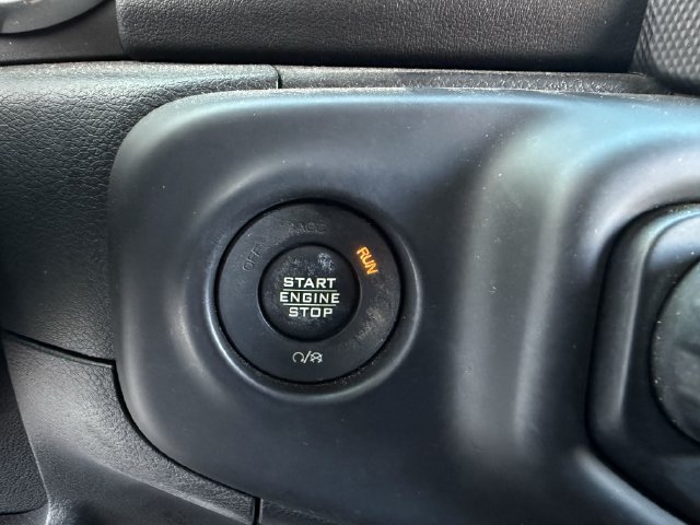 Used 2018 Jeep Wrangler Unlimited Sahara w/ LED Lighting Group AWD/4WD image 17