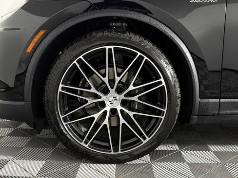 New 2025 Porsche Macan Electric image 11