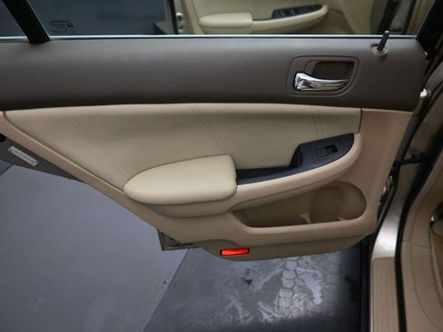 Used 2003 Honda Accord LX image 24