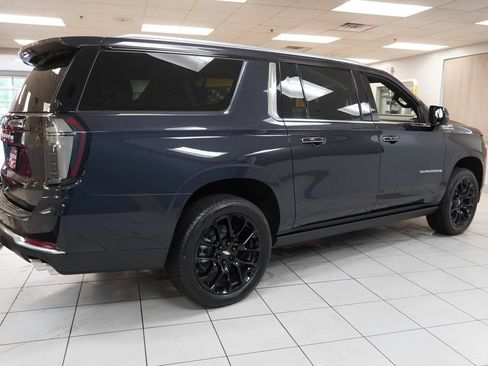 New 2026 Chevrolet Suburban High Country AWD/4WD image 15