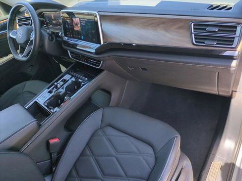Used 2025 Volkswagen Atlas SE AWD/4WD image 21