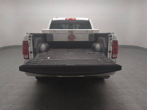 Used 2019 RAM 1500 Classic SLT RWD image 29