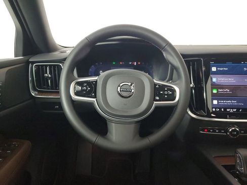 Used 2025 Volvo V60 B5 Cross Country Plus image 18