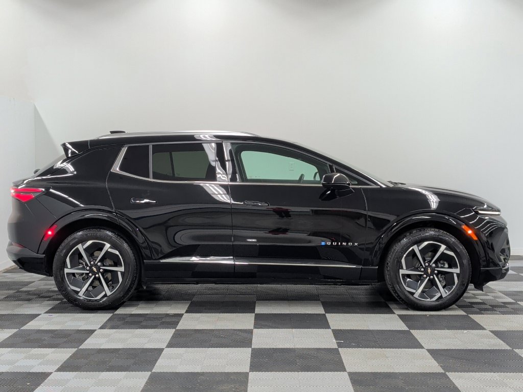 Used 2024 Chevrolet Equinox EV LT FWD image 4