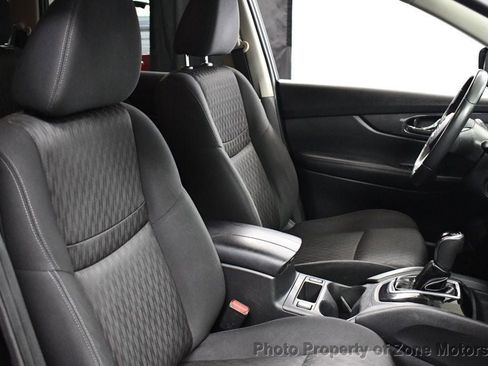 Used 2017 Nissan Rogue SV image 25