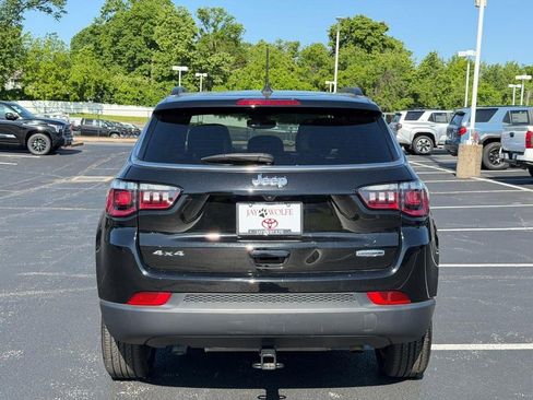 Used 2023 Jeep Compass Latitude w/ Sun and Sound Group AWD/4WD image 5