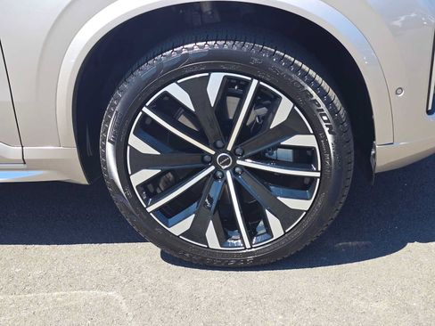 Used 2026 Volvo XC90 T8 Plus w/ Protection Package Premier AWD/4WD image 9