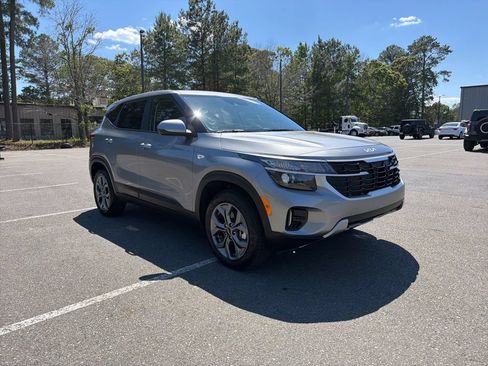 Used 2025 Kia Seltos LX AWD/4WD image 4