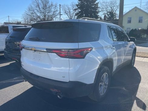 Used 2023 Chevrolet Traverse LT image 3