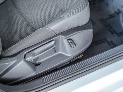 Used 2016 Volkswagen Golf S image 40