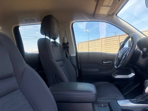 Used 2022 Nissan Frontier SV AWD/4WD image 22
