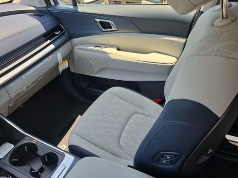 New 2026 Kia Carnival EX FWD image 16