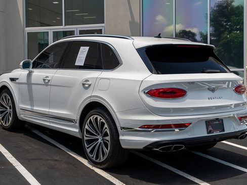 Used 2021 Bentley Bentayga Plug-In Hybrid AWD/4WD image 18