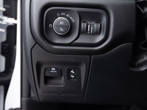 Used 2025 RAM 1500 Big Horn AWD/4WD image 39