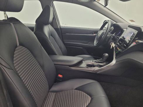 Used 2022 Toyota Camry SE FWD image 21
