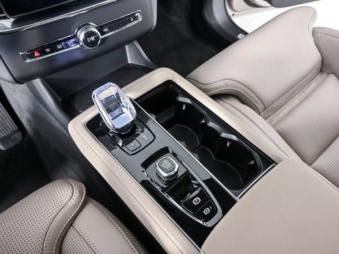 Certified 2025 Volvo XC90 T8 Ultra AWD/4WD image 19