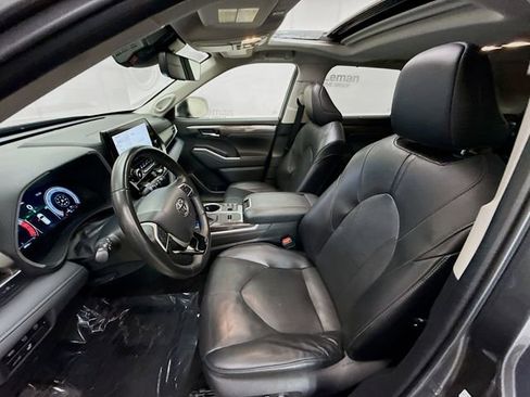 Used 2023 Toyota Highlander Limited image 21