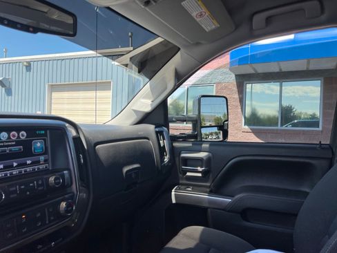 Used 2016 Chevrolet Silverado 2500 LT AWD/4WD image 9