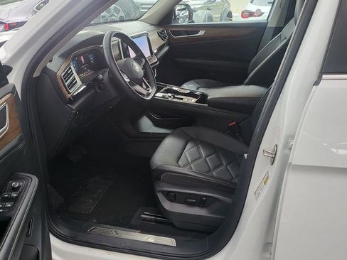 Used 2025 Volkswagen Atlas SE AWD/4WD image 3