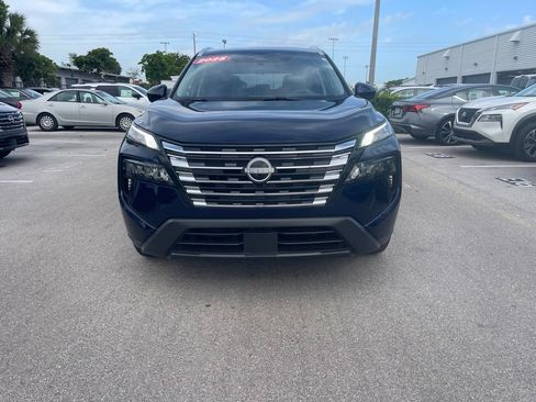 Certified 2025 Nissan Rogue SV FWD image 3