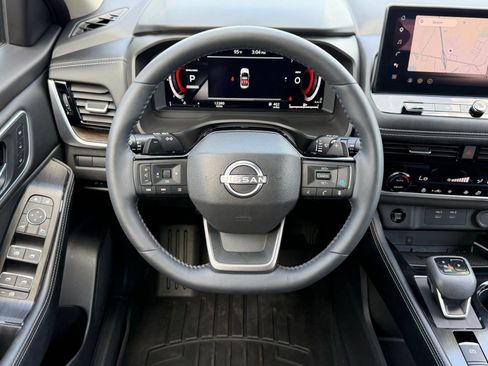 Certified 2025 Nissan Rogue Platinum FWD image 20