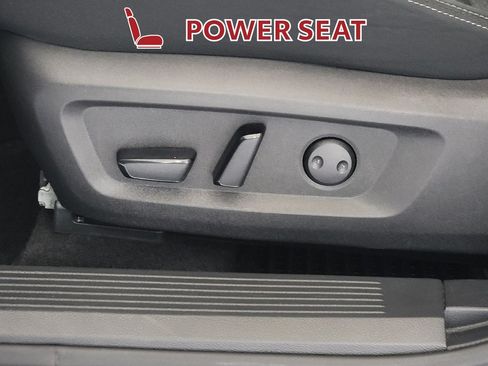 Used 2023 Nissan Rogue SV image 13