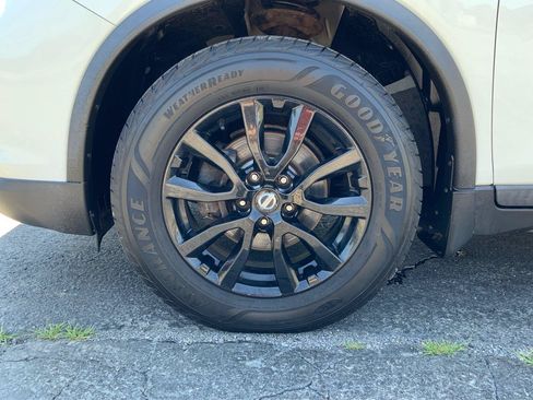 Used 2017 Nissan Rogue SV FWD image 24