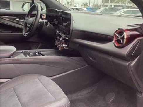 Used 2024 Chevrolet Blazer EV RS image 33